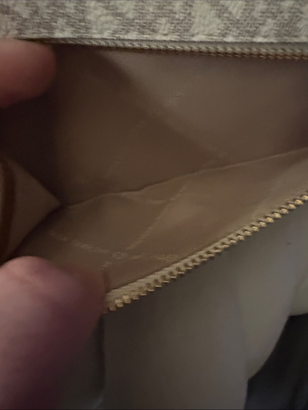 Michael Kors Signature Tote in Vanilla with Acorn Trim and Matching Wallet - Picture 8 of 16